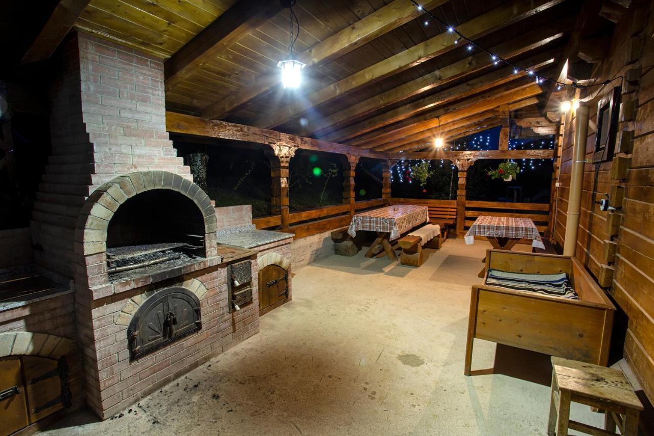 Tulean Cabin Săcel エクステリア 写真